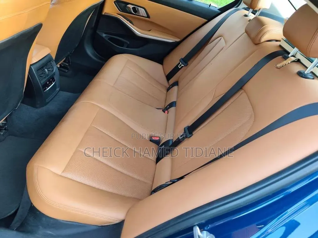 BMW 318i 2023 Bleu