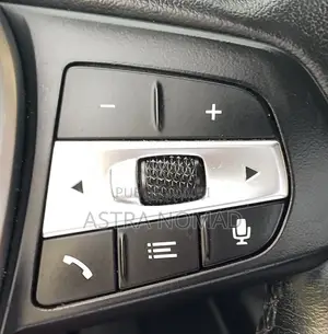 BMW 318i 2019 Noir