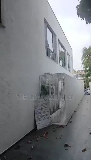 12chbre Blocs d'appartements dans La Terre Immobilière, Cocody à Vendre