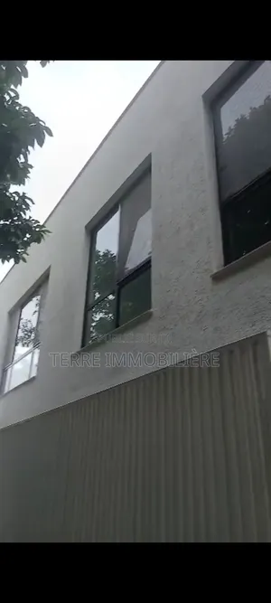 12chbre Blocs d'appartements dans La Terre Immobilière, Cocody à Vendre