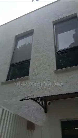 12chbre Blocs d'appartements dans La Terre Immobilière, Cocody à Vendre