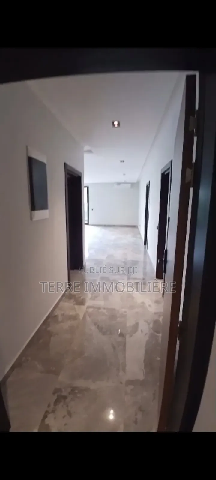 12chbre Blocs d'appartements dans La Terre Immobilière, Cocody à Vendre