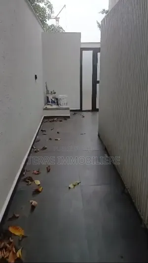 12chbre Blocs d'appartements dans La Terre Immobilière, Cocody à Vendre