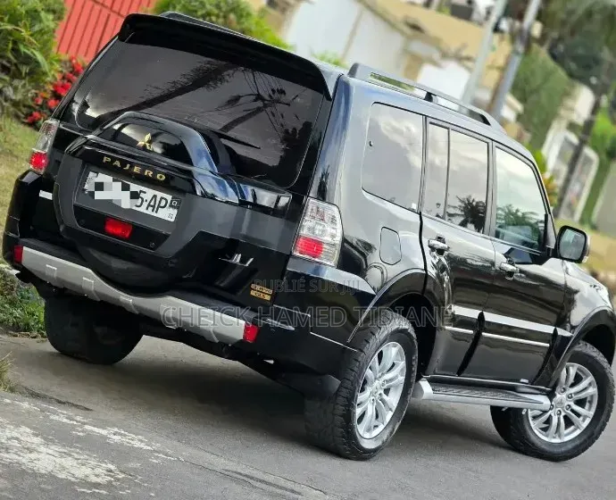Mitsubishi Pajero 2024 Noir
