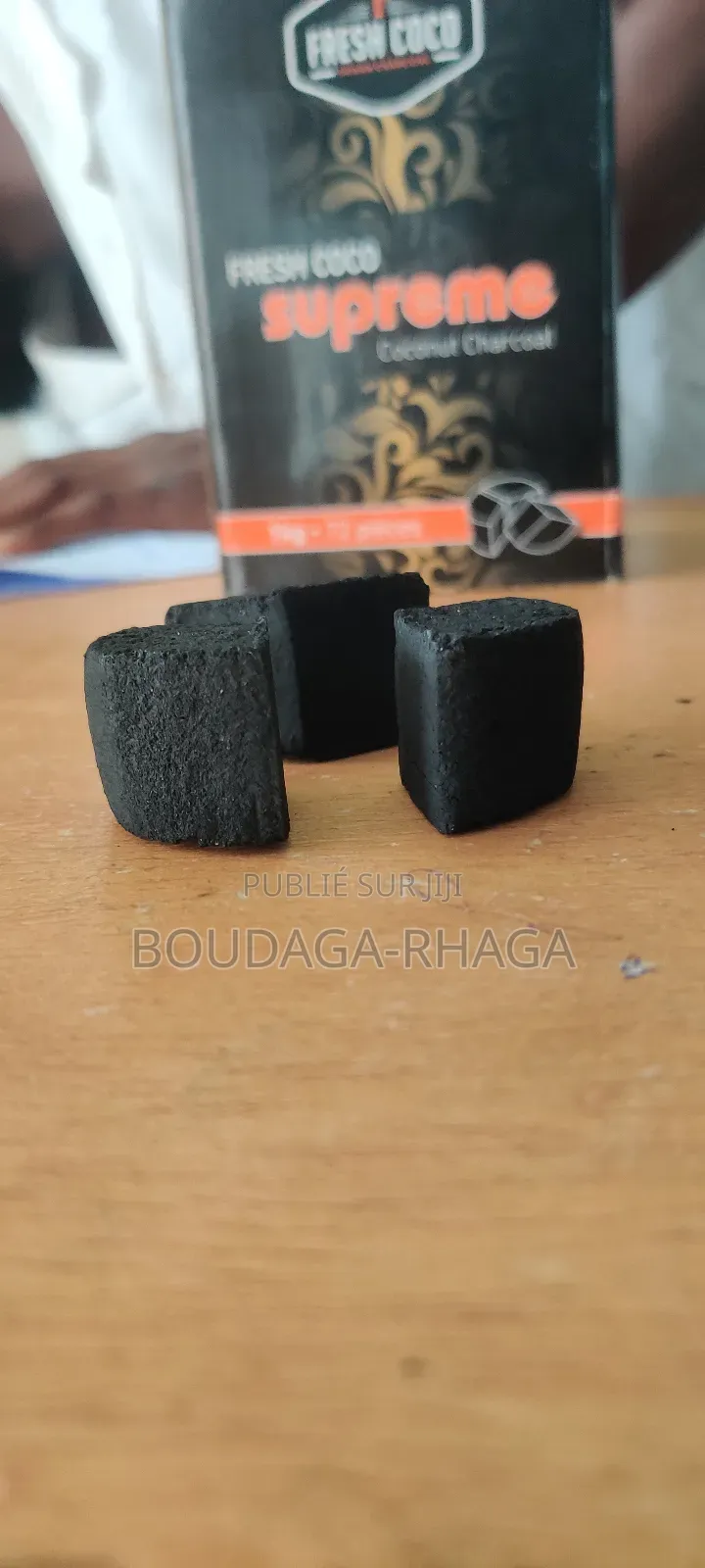 Produit De Chicha Électronique Vapo Puff Et Charbon