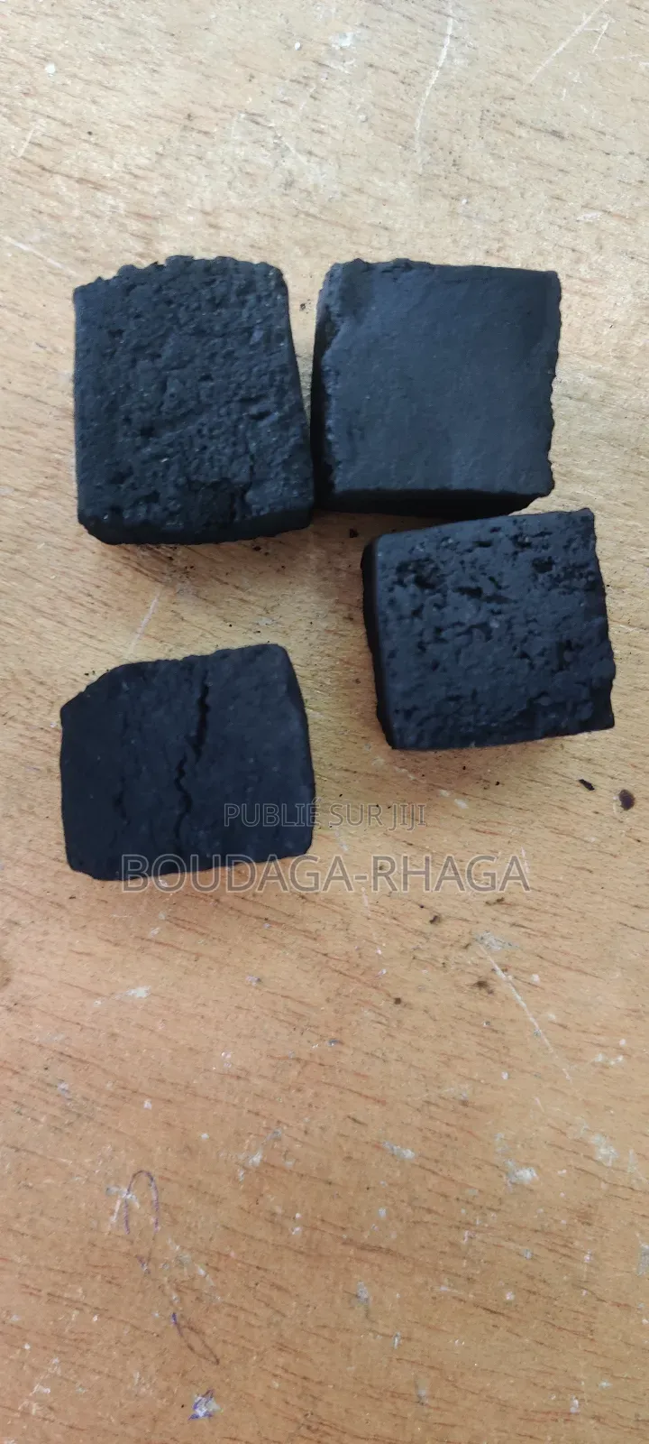 Produit De Chicha Électronique Vapo Puff Et Charbon