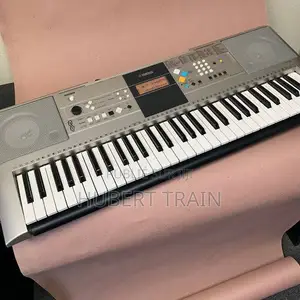 Yamaha PSR 323
