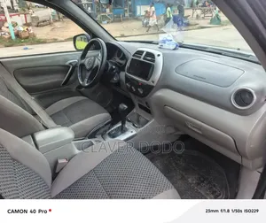 Toyota RAV4 2002 Noir