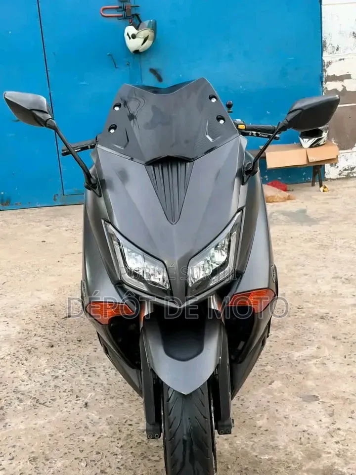 Nouveau Yamaha 2025 Noir