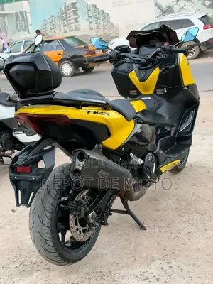 Nouveau Yamaha 2024 Jaune