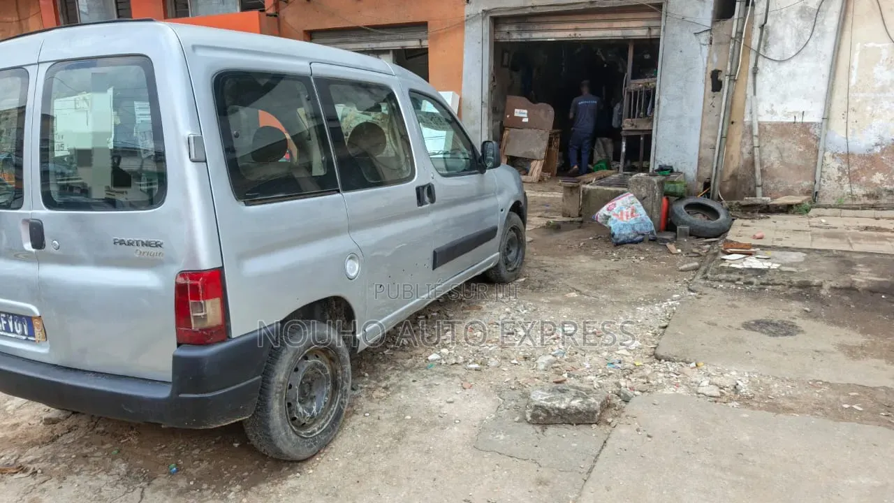 Peugeot Partner 2012 Gris