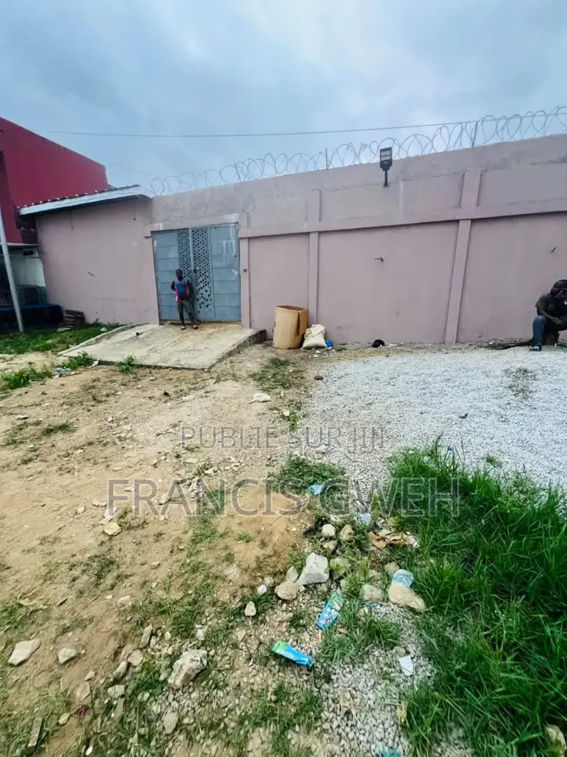 6chbre Villa dans Francis Gweh, Cocody à Louer