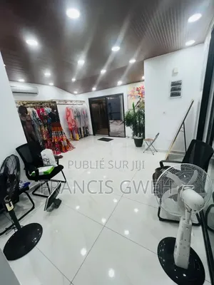 6chbre Villa dans Francis Gweh, Cocody à Louer