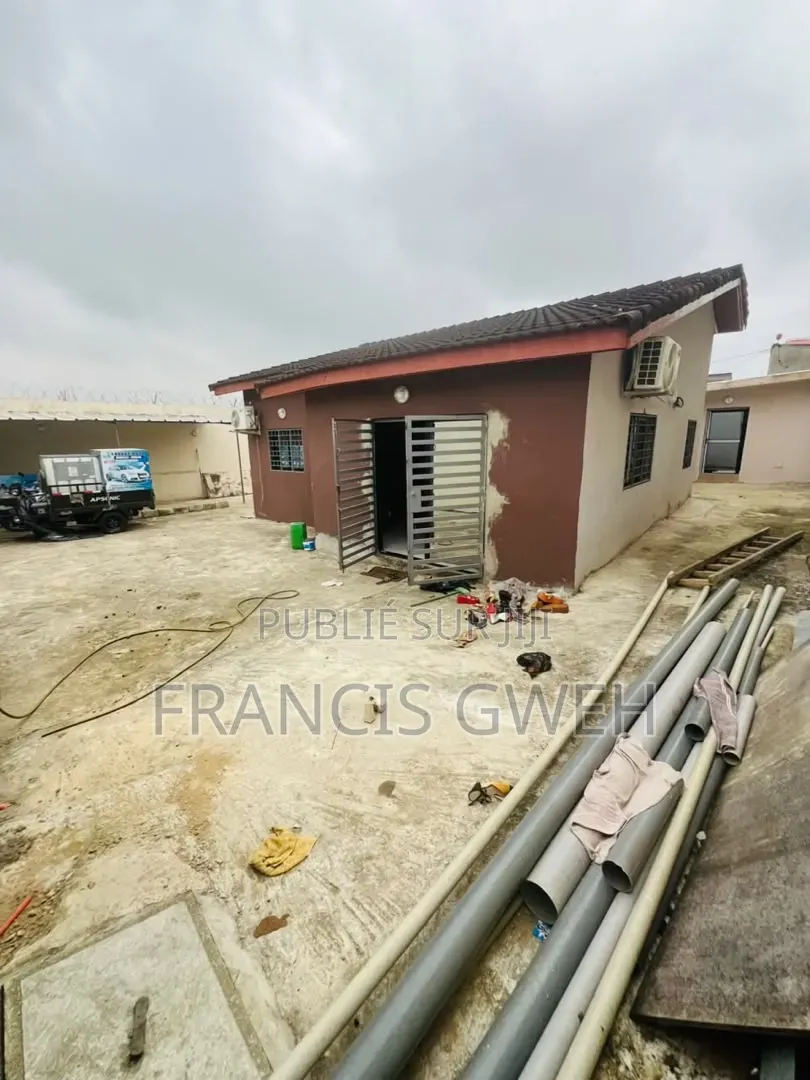 6chbre Villa dans Francis Gweh, Cocody à Louer