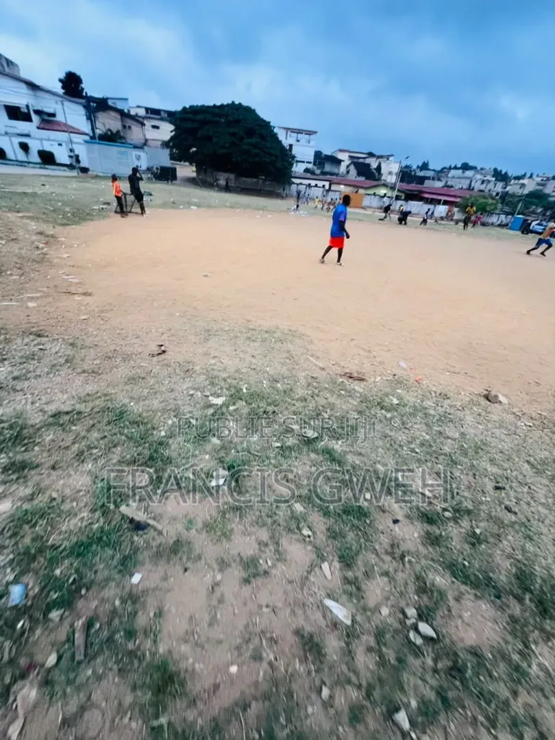 6chbre Villa dans Francis Gweh, Cocody à Louer