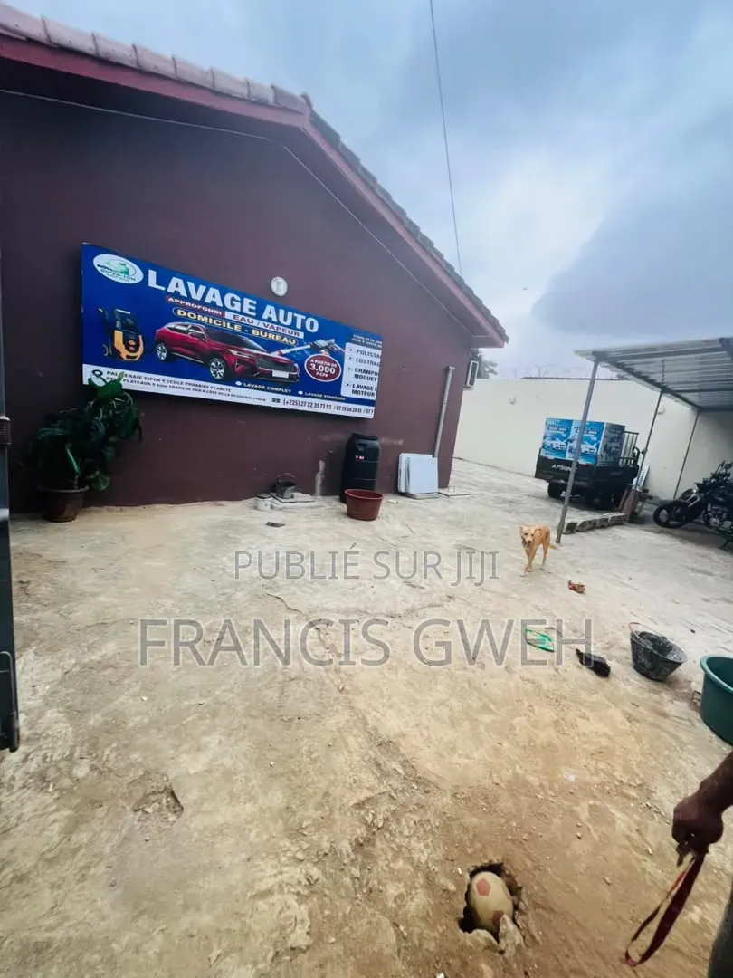 6chbre Villa dans Francis Gweh, Cocody à Louer