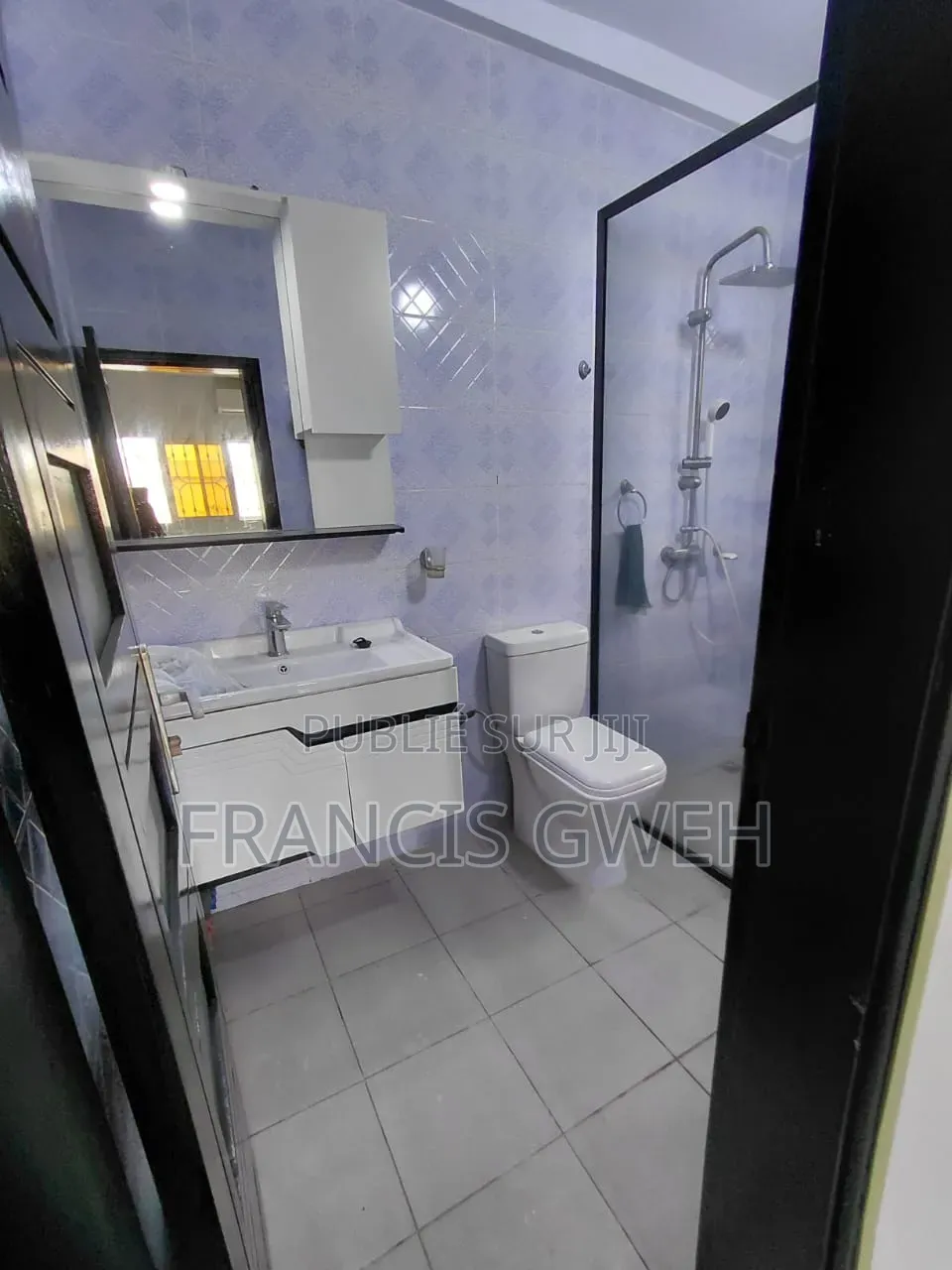 5chbre Duplex dans Francis Gweh, Cocody à Louer