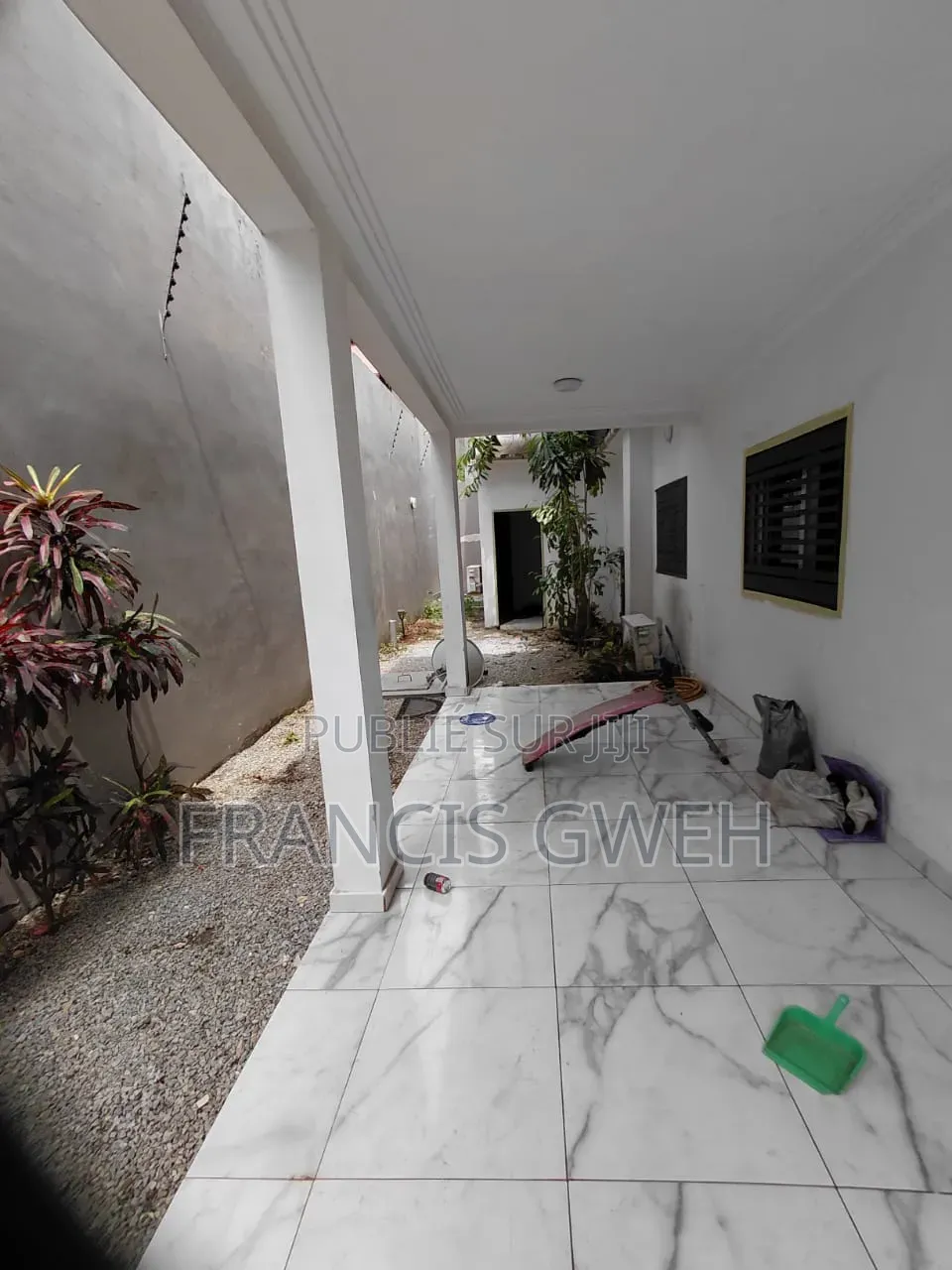 5chbre Duplex dans Francis Gweh, Cocody à Louer