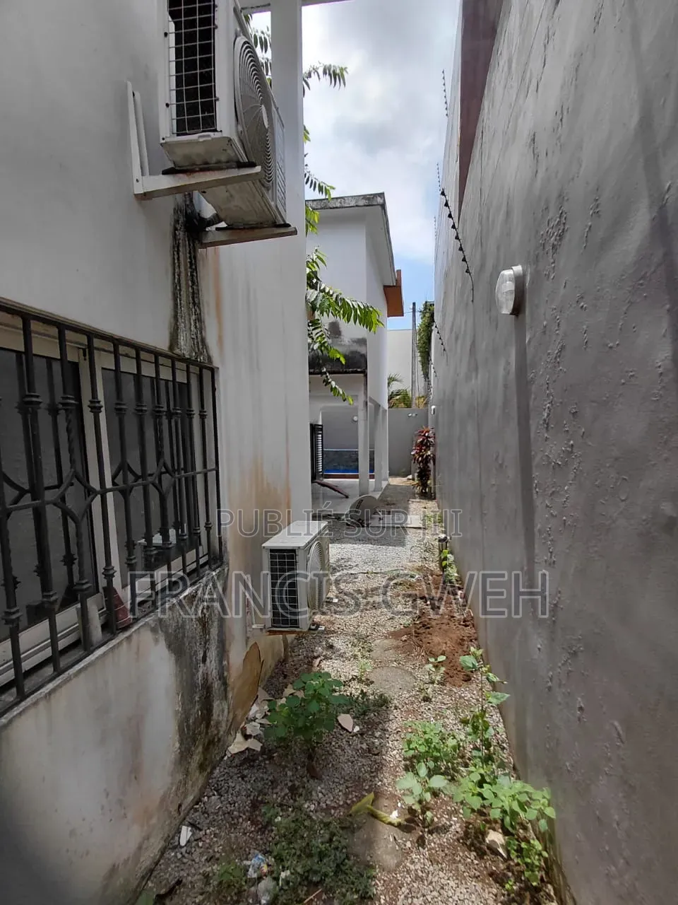 5chbre Duplex dans Francis Gweh, Cocody à Louer