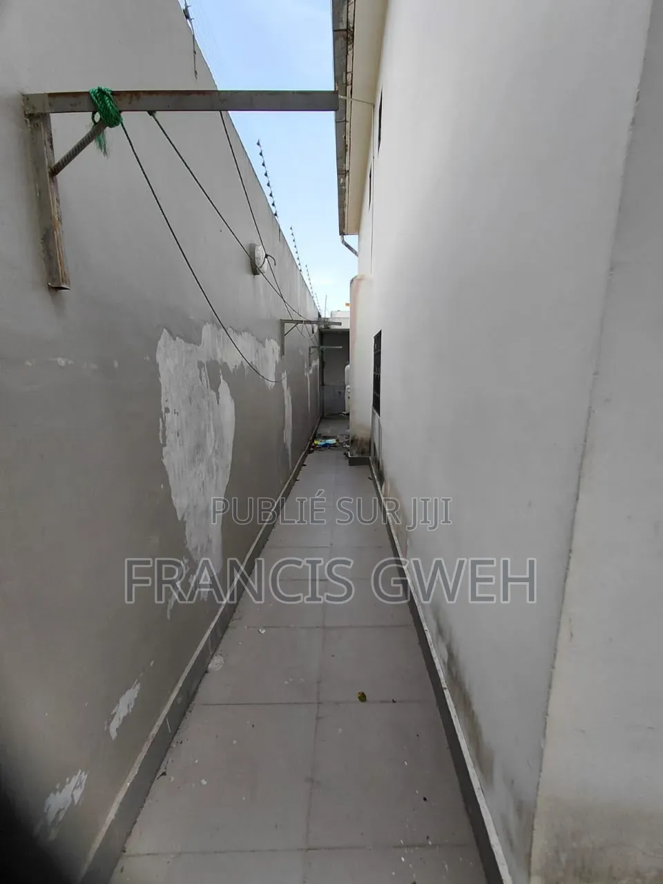 5chbre Duplex dans Francis Gweh, Cocody à Louer