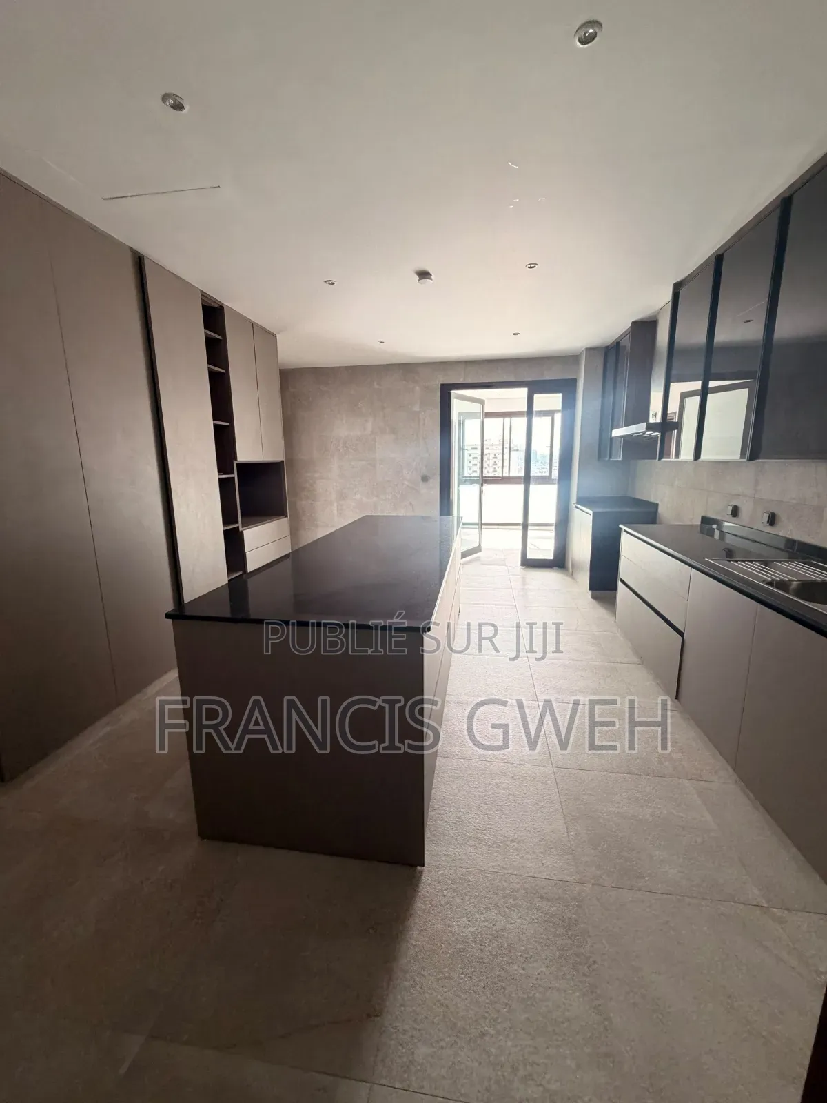 4chbre Appartement dans Francis Gweh, Cocody à Louer