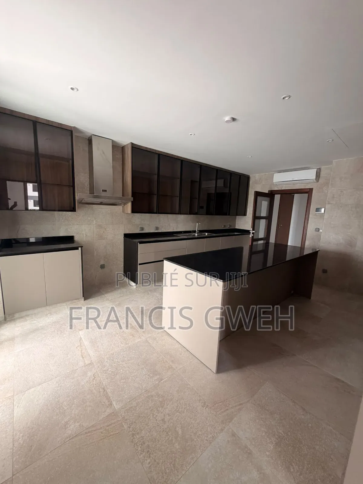 4chbre Appartement dans Francis Gweh, Cocody à Louer