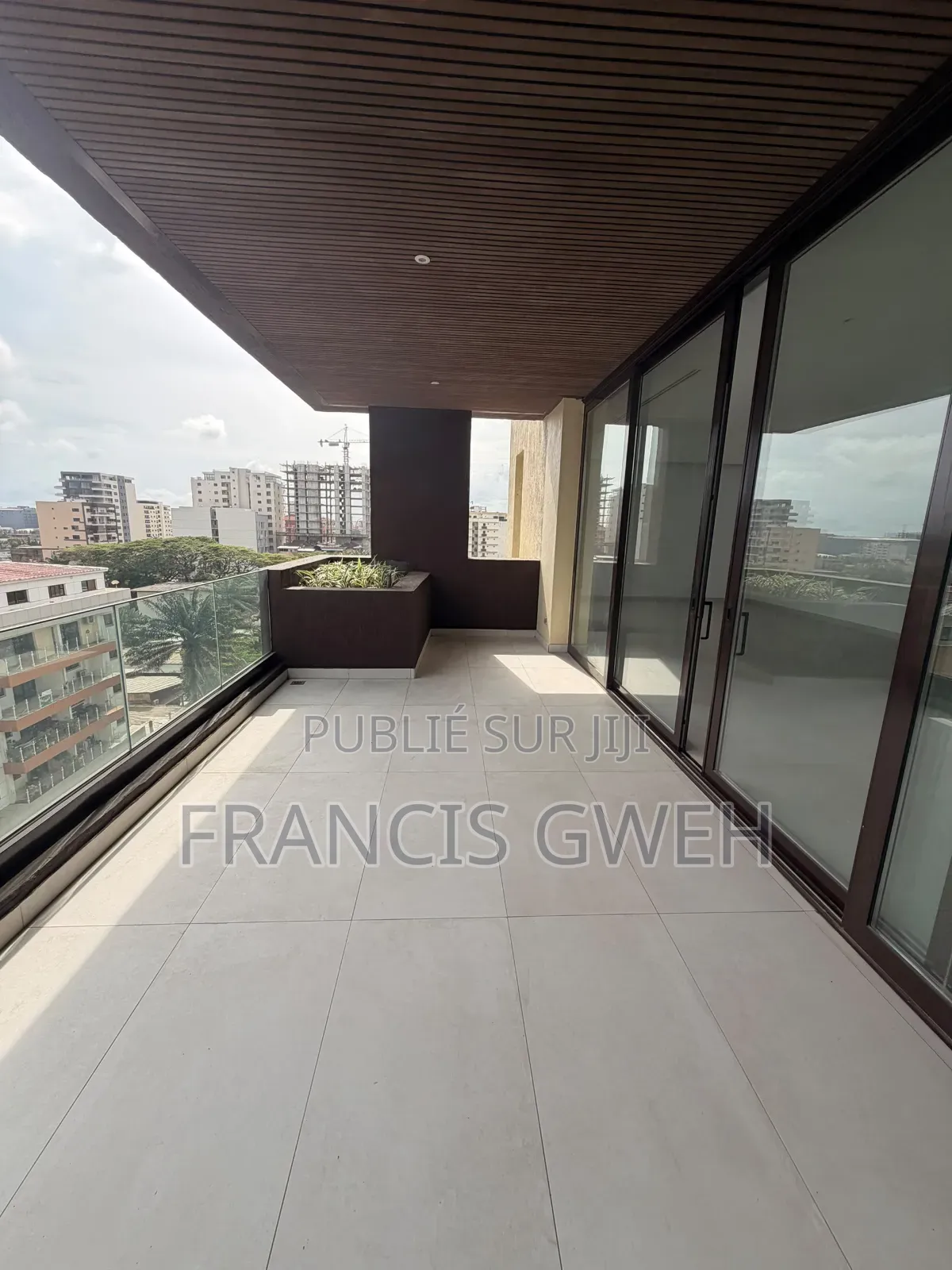 4chbre Appartement dans Francis Gweh, Cocody à Louer