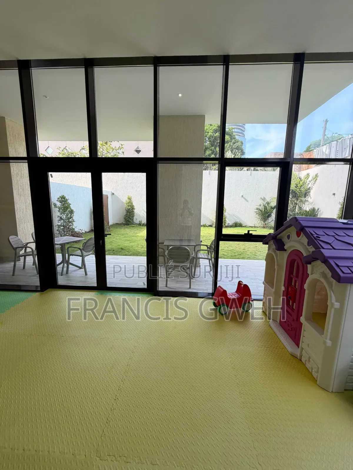 4chbre Appartement dans Francis Gweh, Cocody à Louer