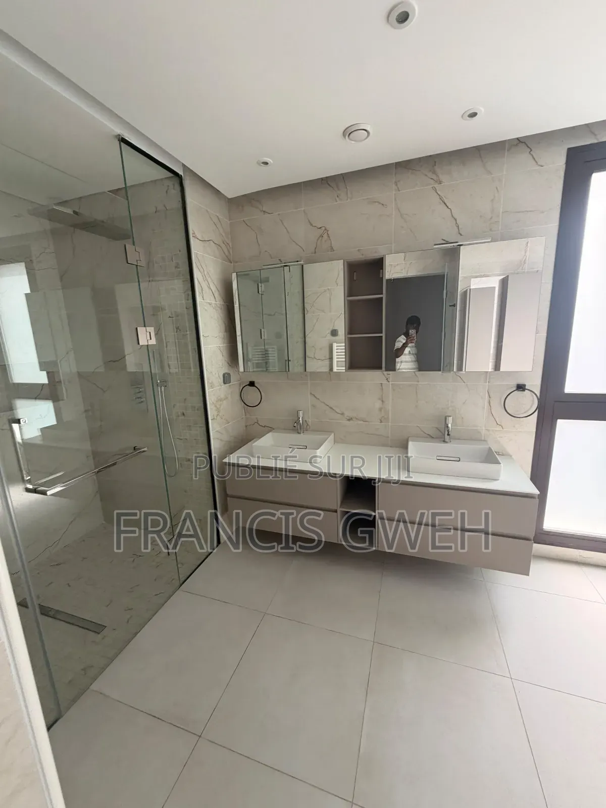 4chbre Appartement dans Francis Gweh, Cocody à Louer