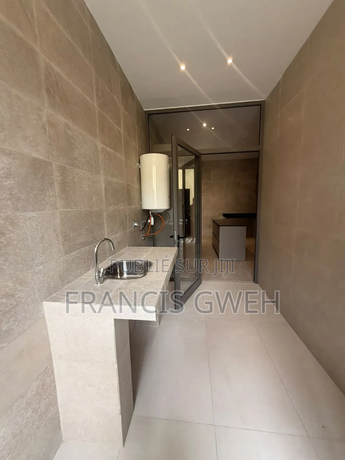 4chbre Appartement dans Francis Gweh, Cocody à Louer