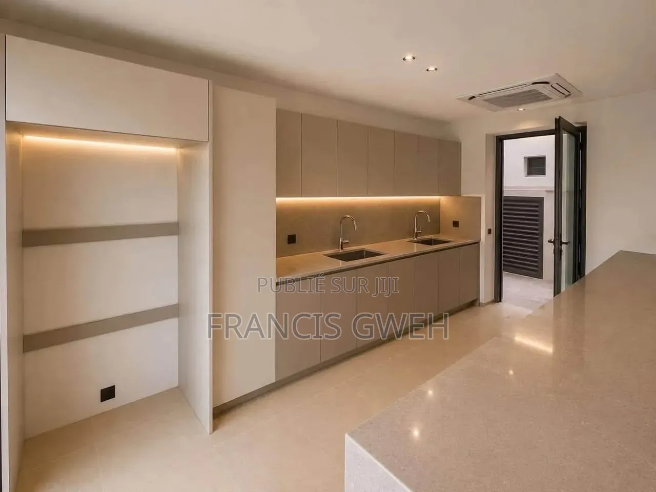 3chbre Duplex dans Francis Gweh, Cocody à Louer
