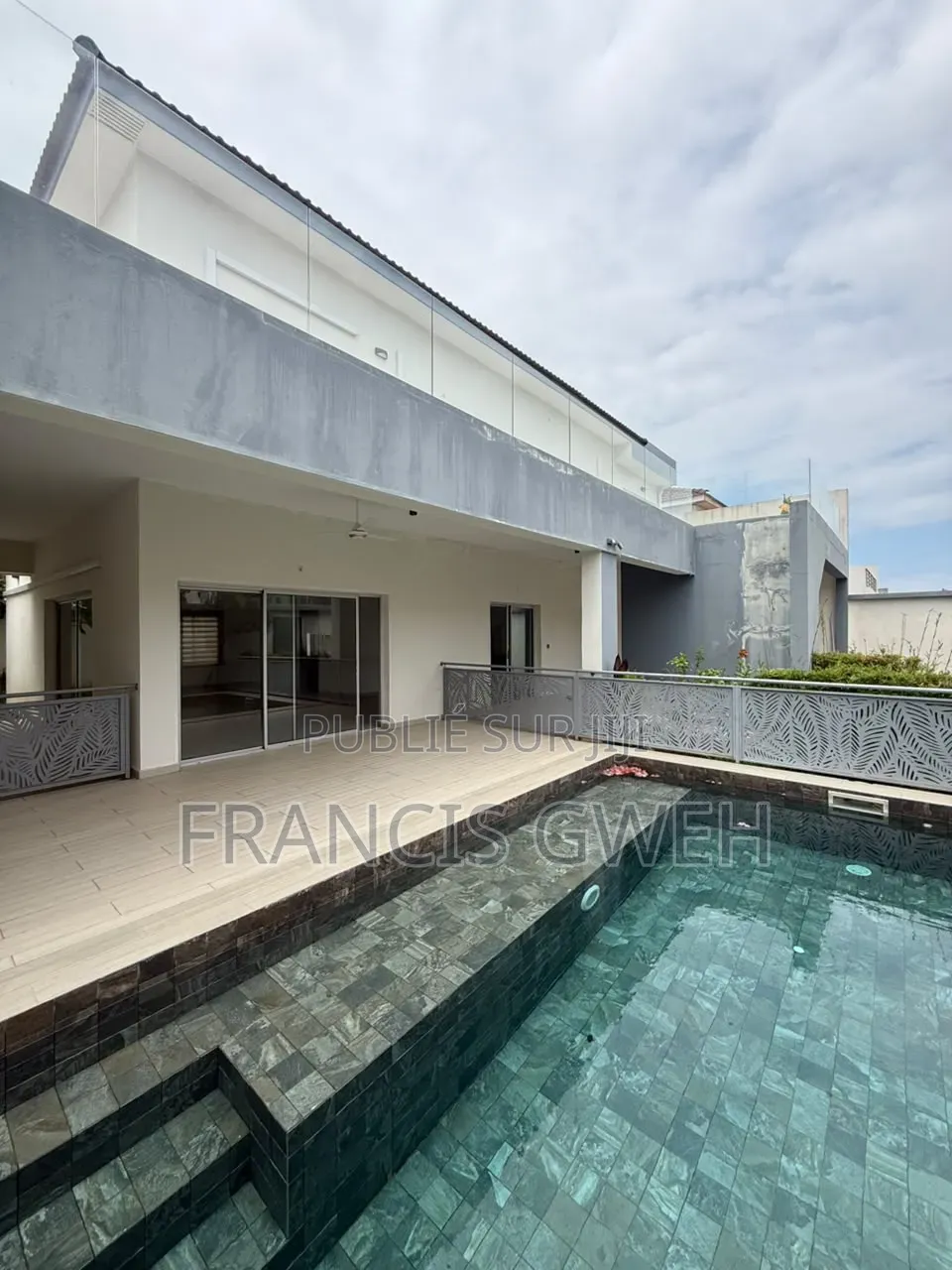 5chbre Duplex dans Francis Gweh, Cocody à Vendre