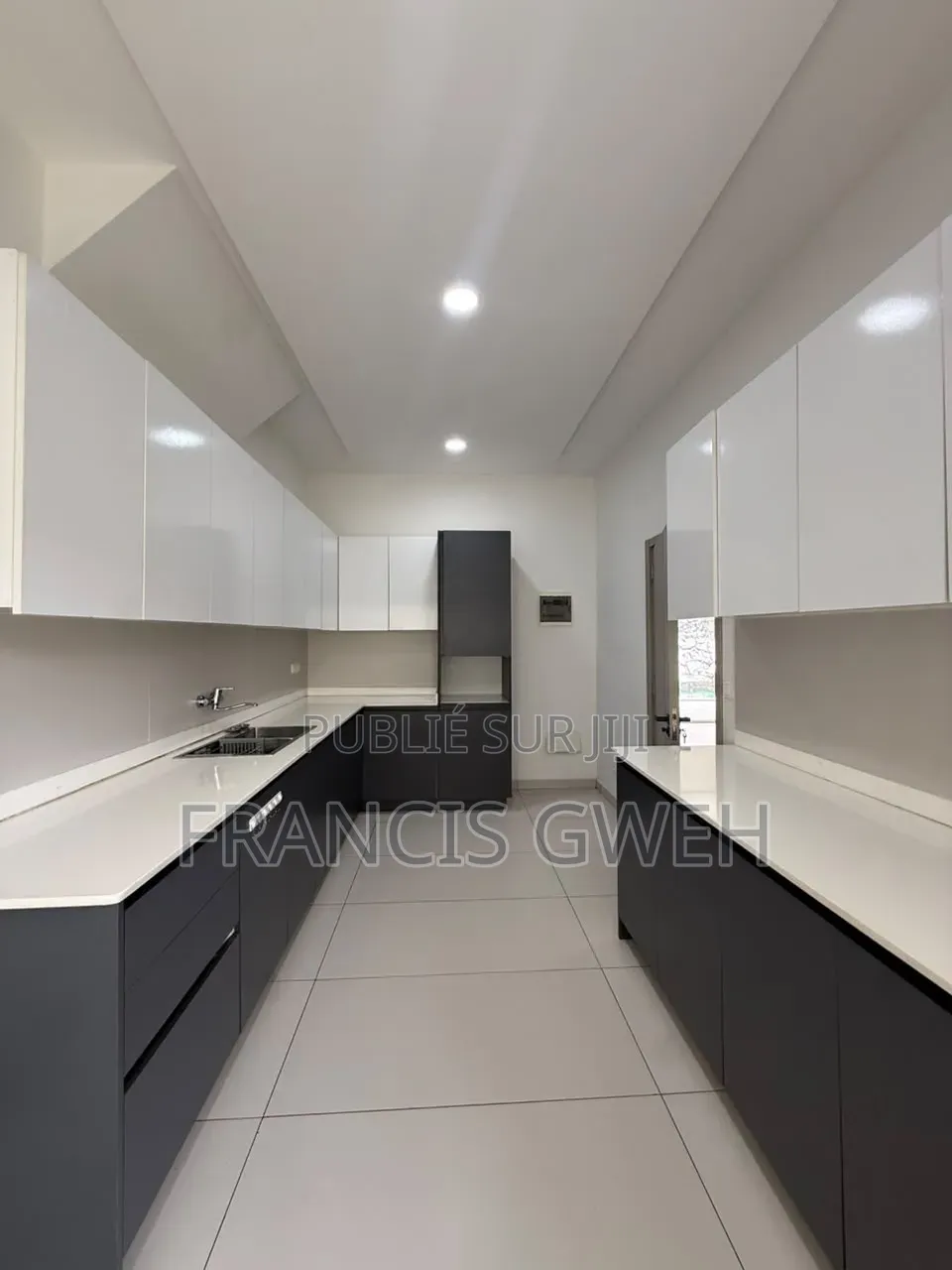 5chbre Duplex dans Francis Gweh, Cocody à Vendre