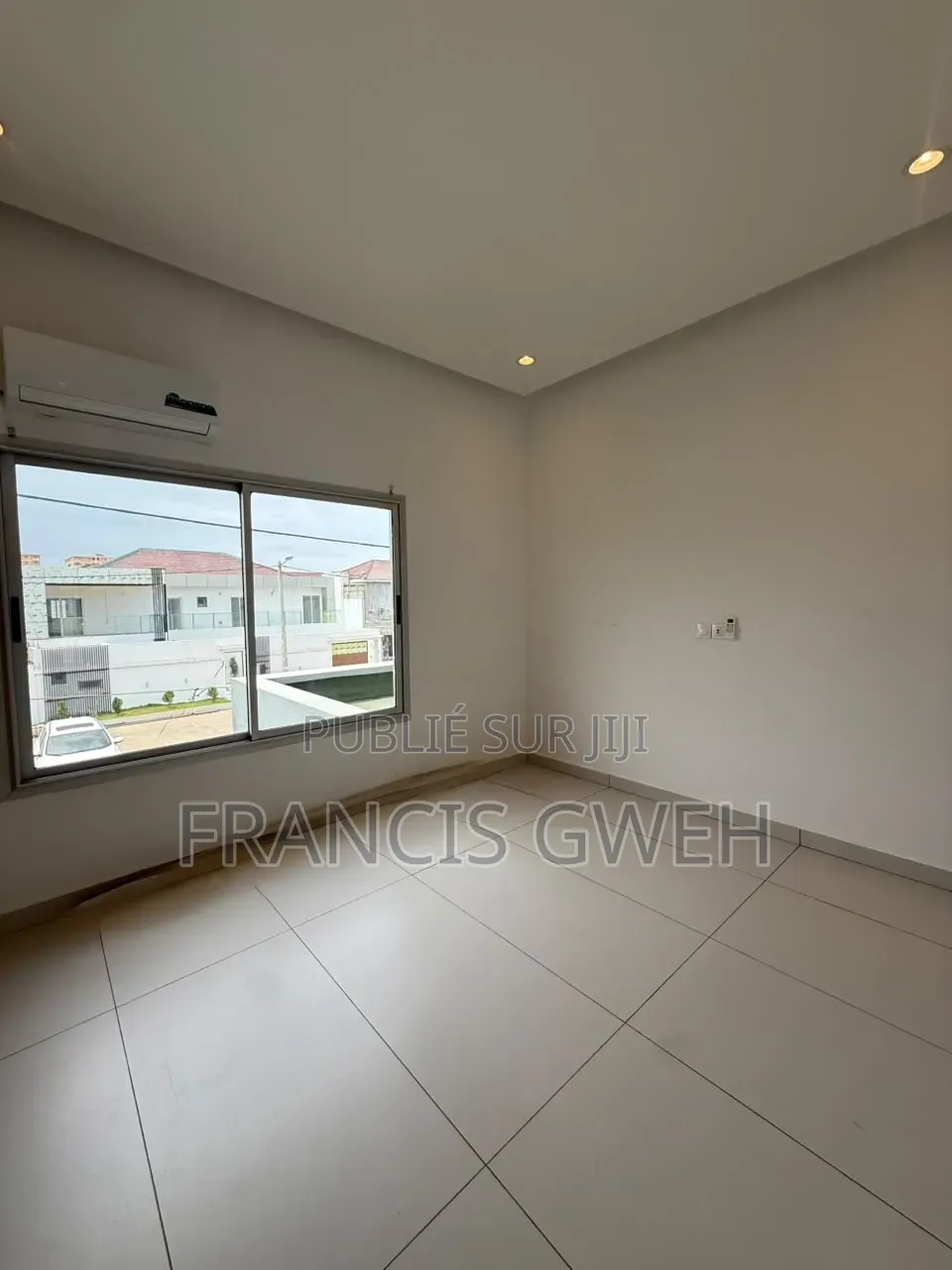 5chbre Duplex dans Francis Gweh, Cocody à Vendre