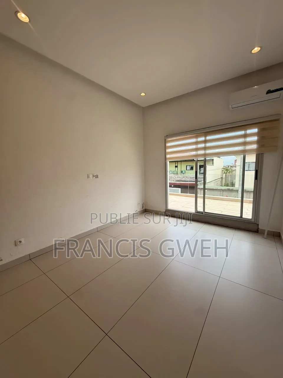 5chbre Duplex dans Francis Gweh, Cocody à Vendre