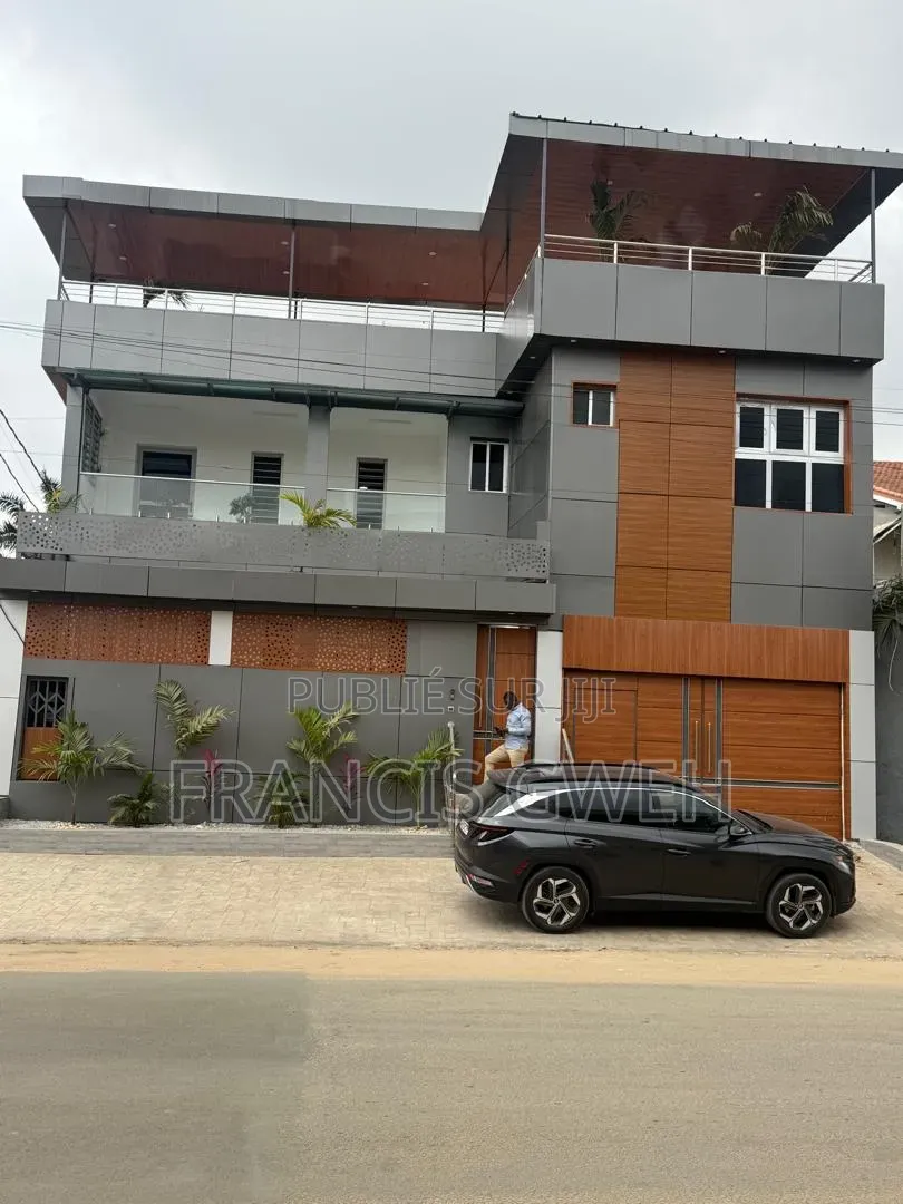 5chbre Duplex dans Francis Gweh, Cocody à Louer