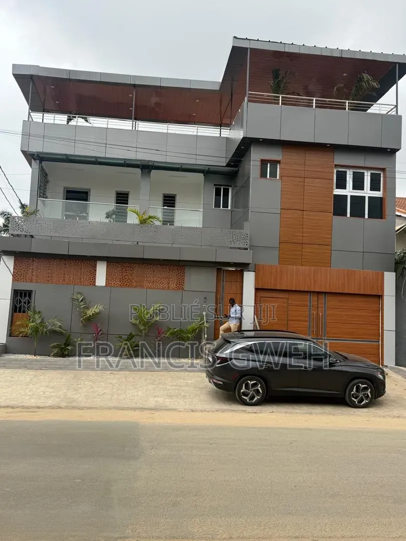 5chbre Duplex dans Francis Gweh, Cocody à Louer