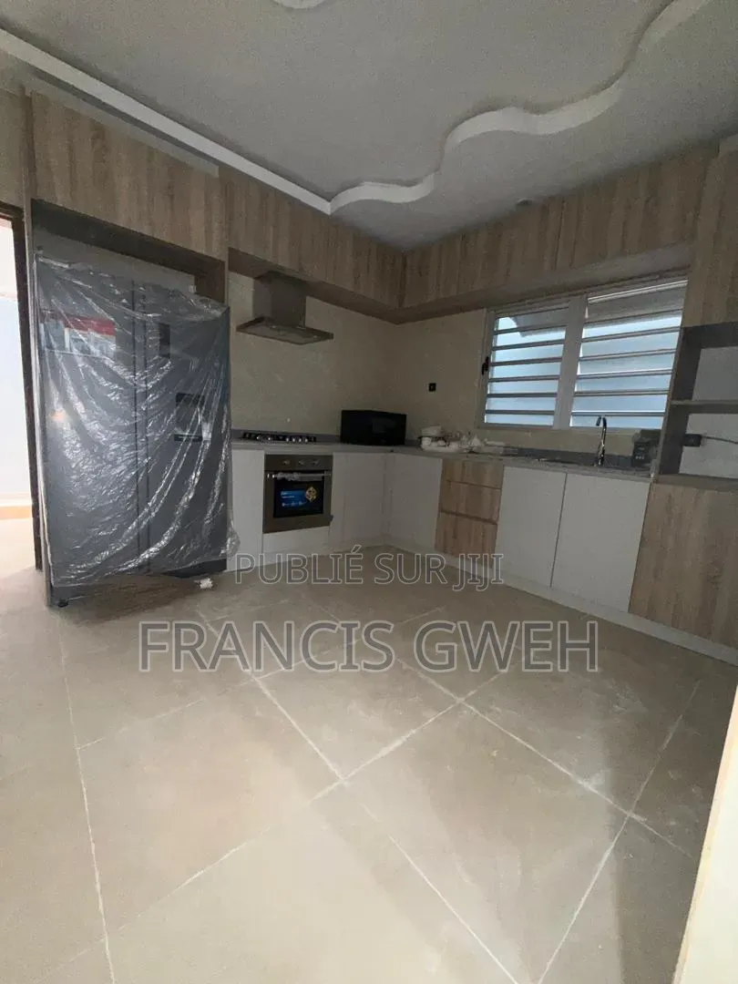 5chbre Duplex dans Francis Gweh, Cocody à Louer