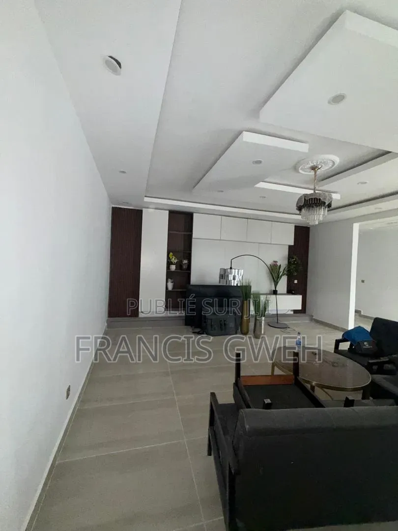 5chbre Duplex dans Francis Gweh, Cocody à Louer