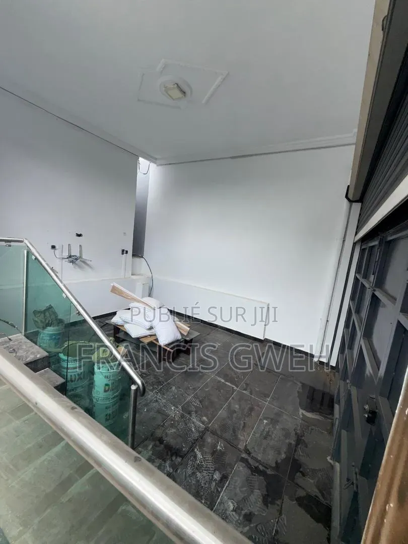 5chbre Duplex dans Francis Gweh, Cocody à Louer