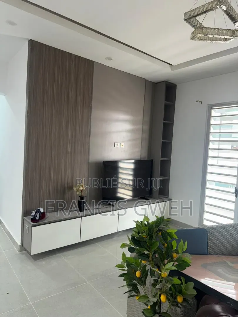 5chbre Duplex dans Francis Gweh, Cocody à Louer