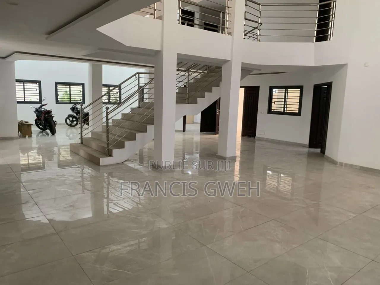 10chbre Duplex dans Francis Gweh, Cocody à Louer