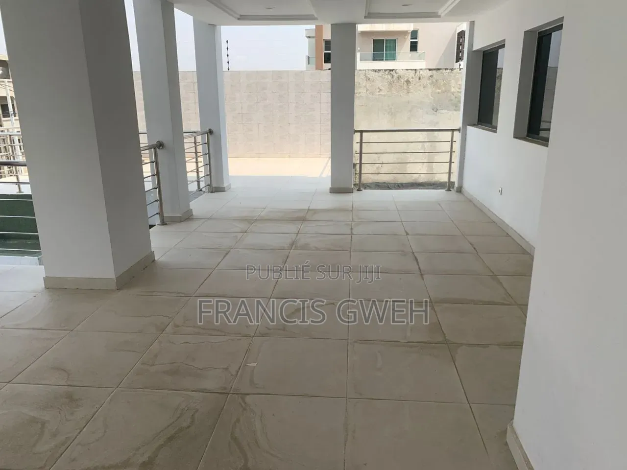 10chbre Duplex dans Francis Gweh, Cocody à Louer