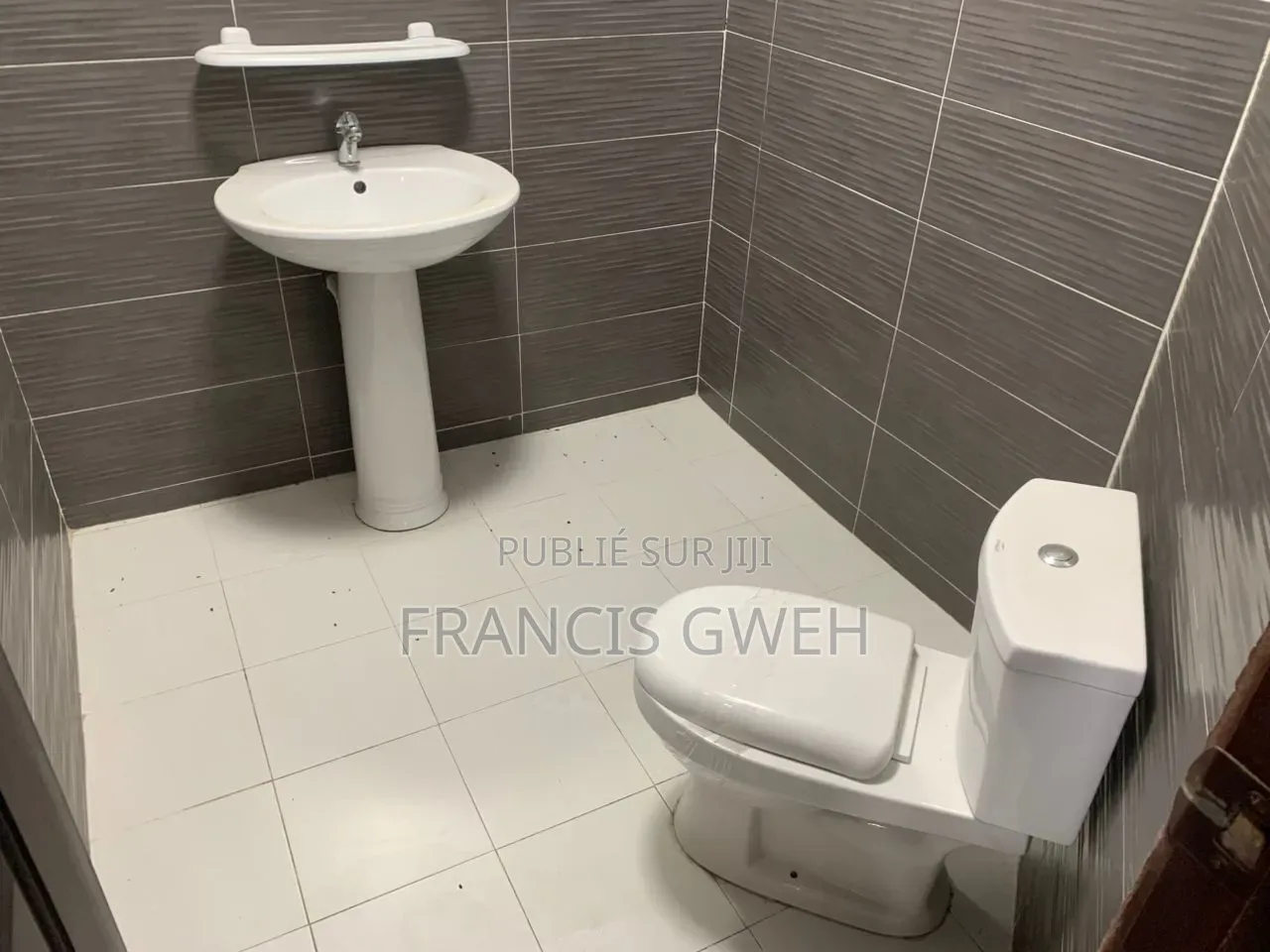 10chbre Duplex dans Francis Gweh, Cocody à Louer