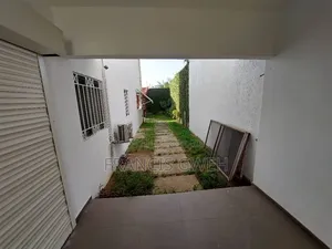 4chbre Duplex dans Francis Gweh, Cocody à Louer
