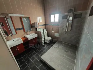 4chbre Duplex dans Francis Gweh, Cocody à Louer