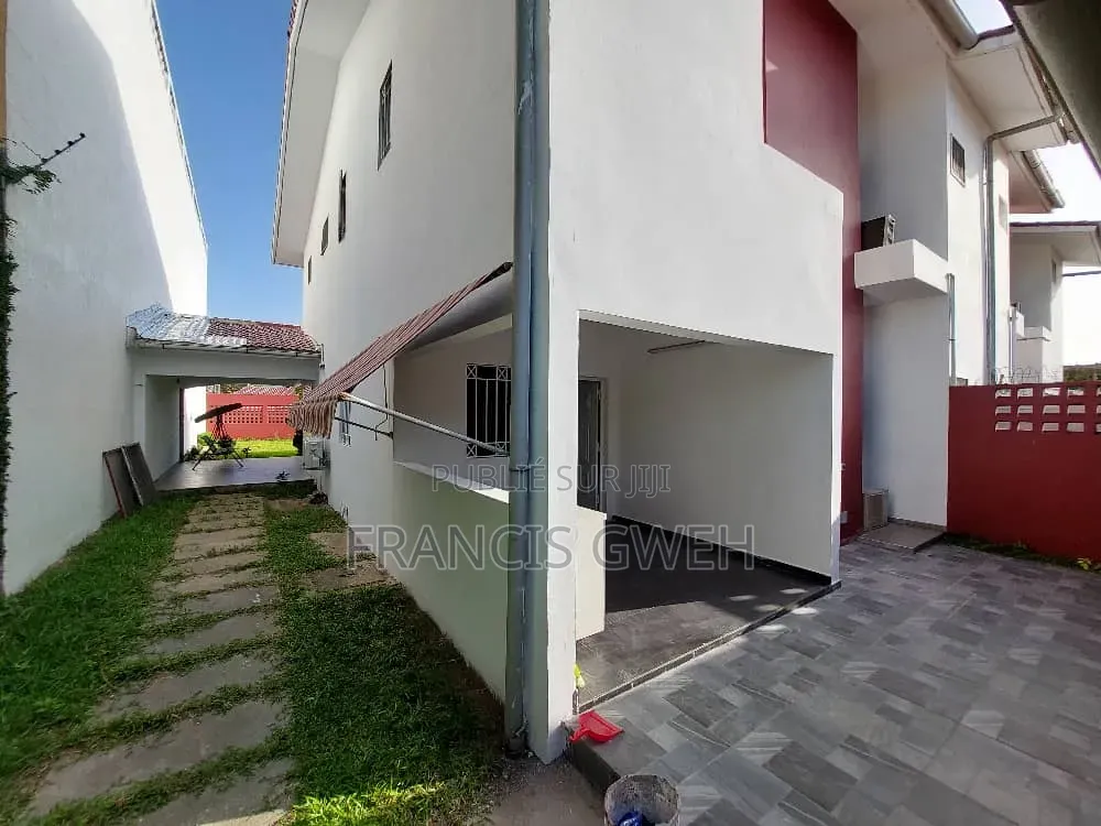 4chbre Duplex dans Francis Gweh, Cocody à Louer