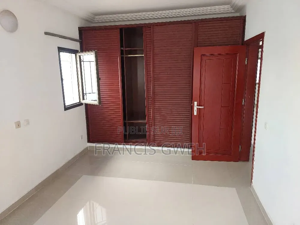 4chbre Duplex dans Francis Gweh, Cocody à Louer