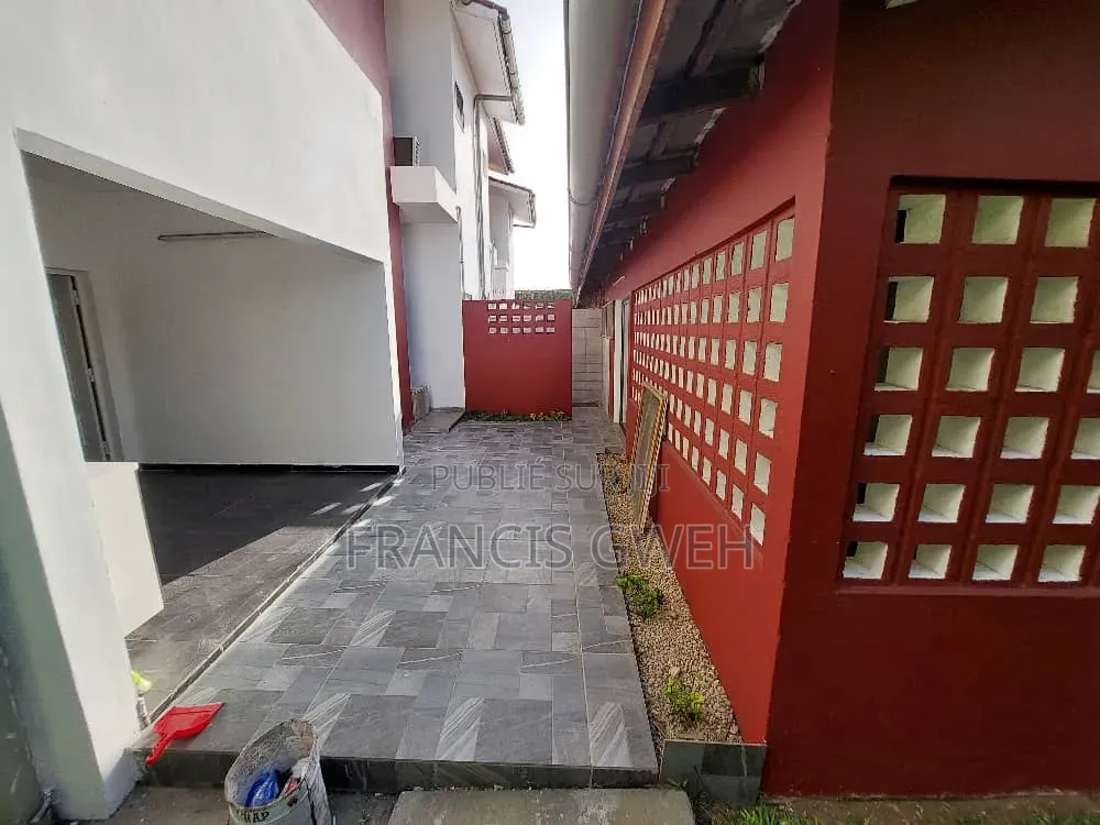 4chbre Duplex dans Francis Gweh, Cocody à Louer