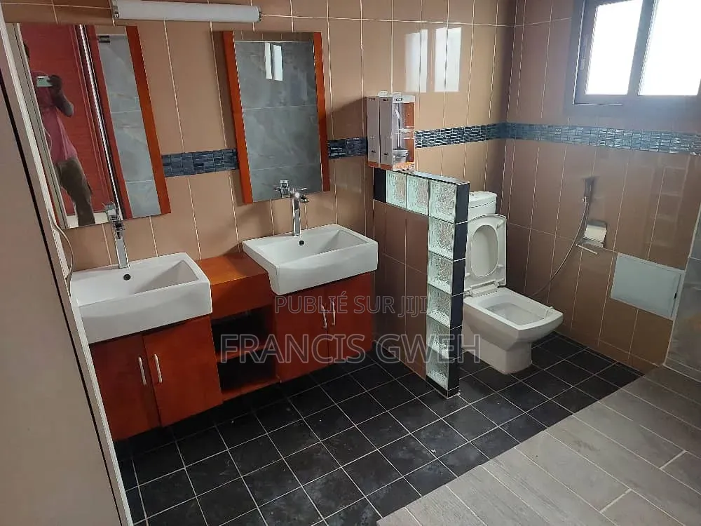 4chbre Duplex dans Francis Gweh, Cocody à Louer